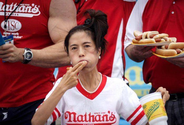 从名校教授到世界大胃王,李蕙为何会意外猝死_比赛_热狗_大赛