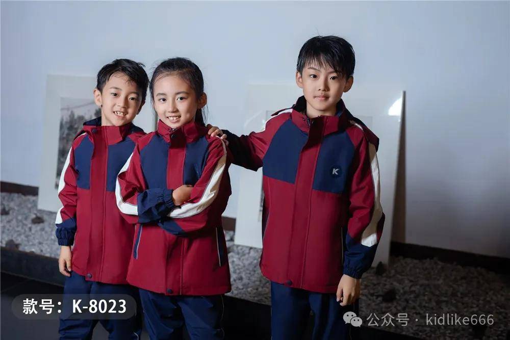 传统校服VS冲锋衣校服，究竟谁更胜一筹？