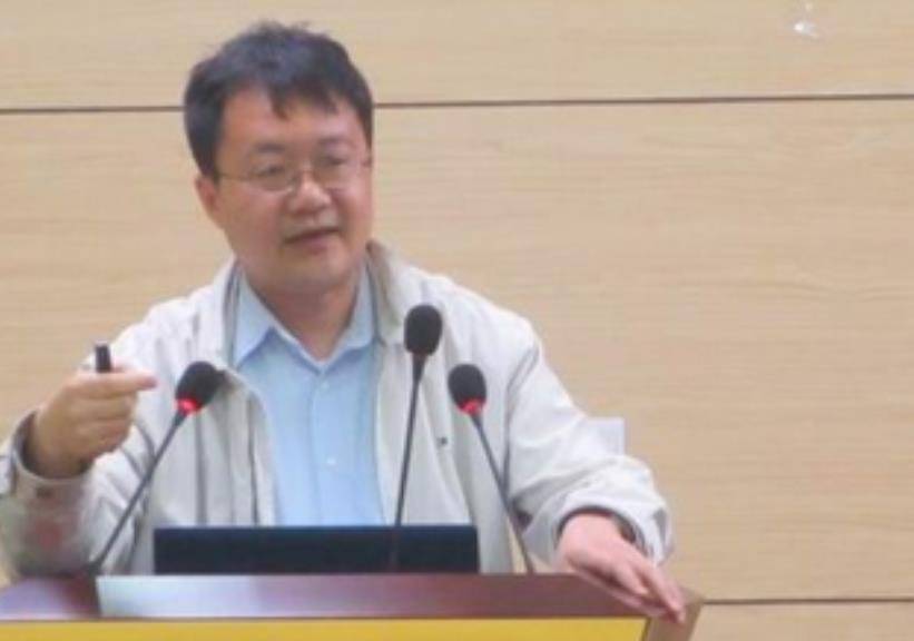 2019年1月,中科大教授吴明卫在微博上质疑曹原的物理水平,表示:"曹原