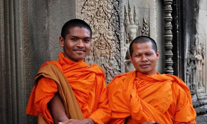 贪污,贩毒,泰国高僧死后从床下搜出200万赃款:腐败的泰国佛界_维拉