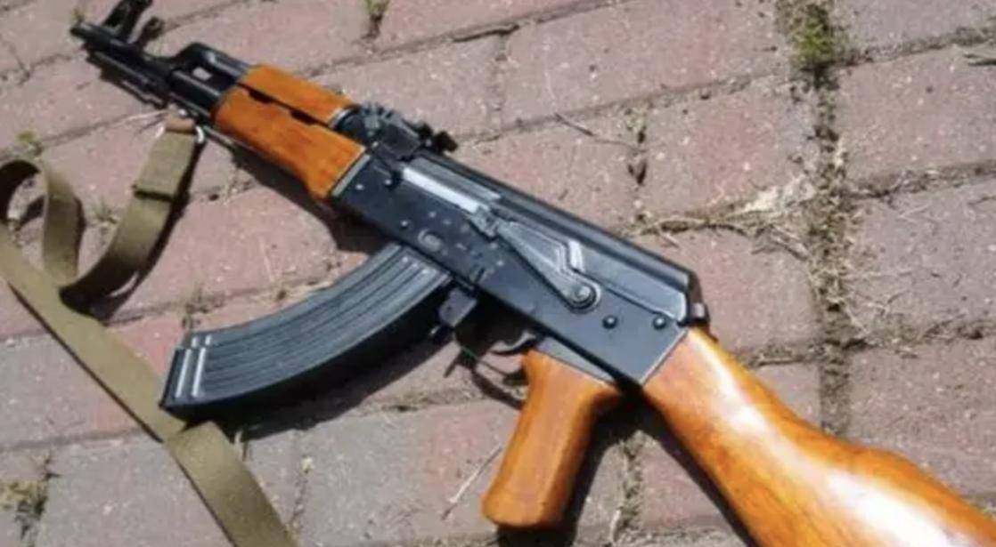 这一天,叶继欢偕陈智浩和马尚忠等人手持ak47,仅用10分钟,便洗劫五家