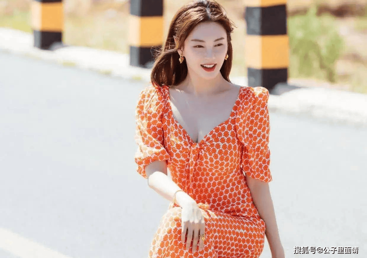 但她从未放弃,而是选择勇敢地面对,用坚韧和毅力重新站了起来.