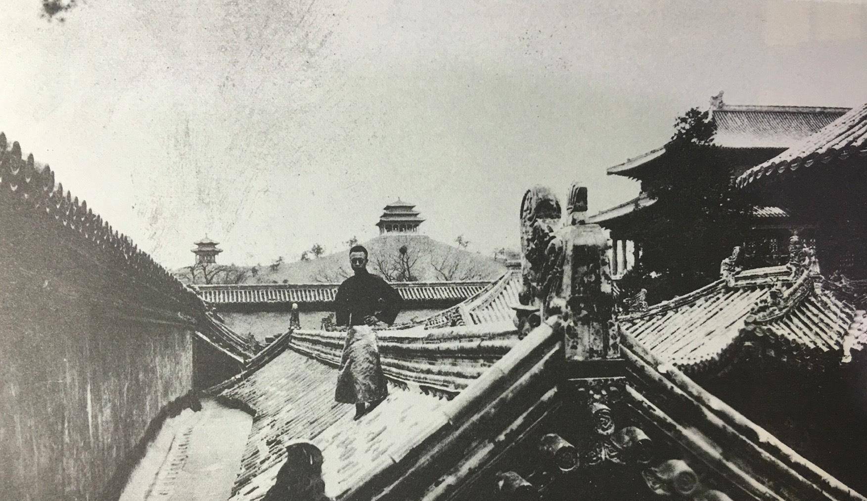 溥仪逊位后在紫禁城内的生活:皇帝架子依旧端着,婉容确实很漂亮