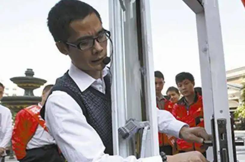 "华南神偷"罗永正:一晚连盗36户,获利60万,从良后成防盗专家