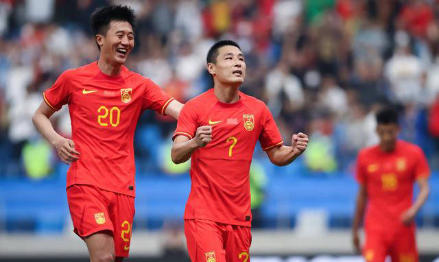 国足主场生死战!武磊缺阵,韦世豪费南多二选一