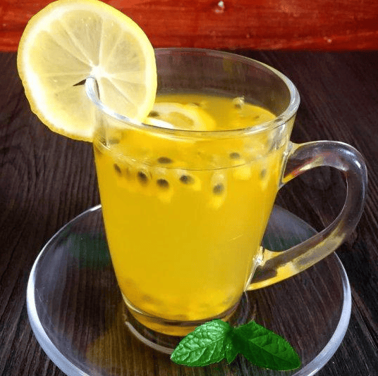 炎热夏天来一杯百香果蜂蜜水一定很哇塞吧