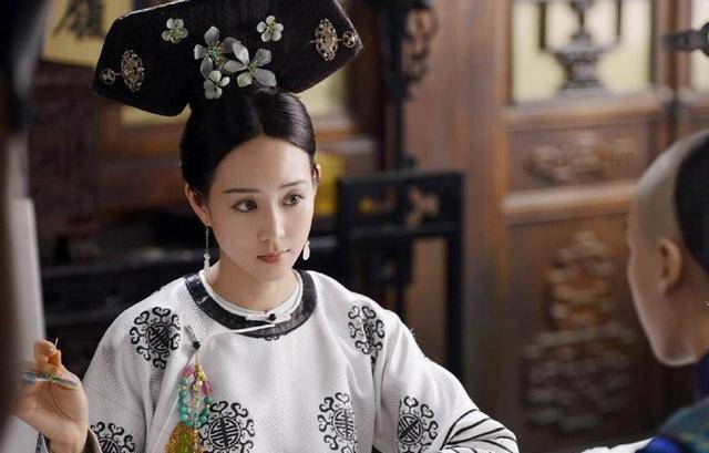 她是永琪的生母,嫁给乾隆后一生不得宠,死后才被追封为贵妃