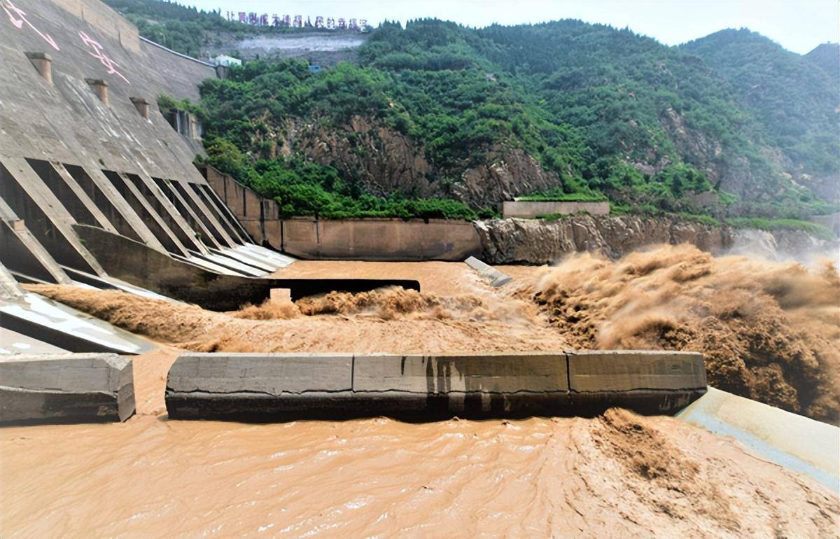 黄河高出地面10米