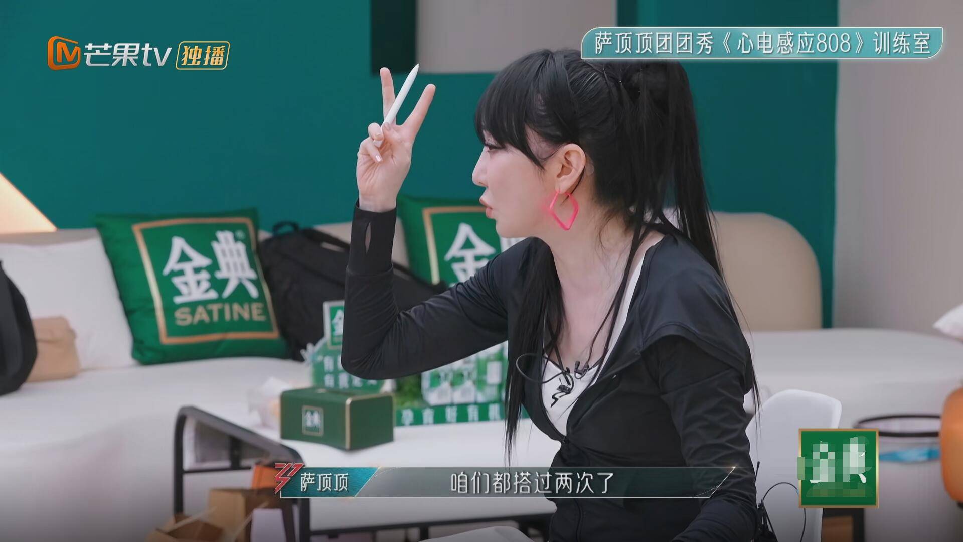 从"何洁生气"来看队员为人,1人败好感,2人情商高,1人太尴尬_雯婕