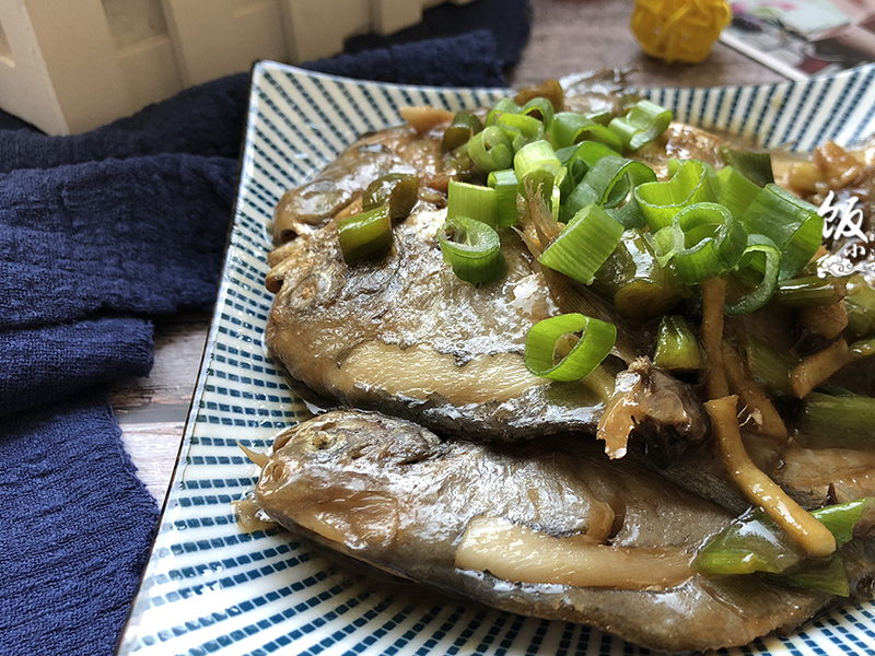 鲳鱼这样做没有腥味,鱼肉也很入味,肉质也很鲜嫩.