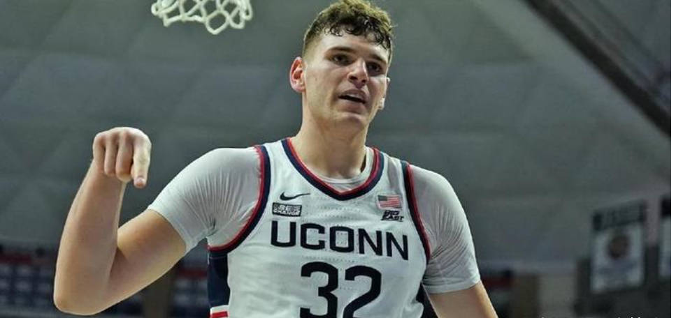 火箭是否值得用探花签选择传统内线球员