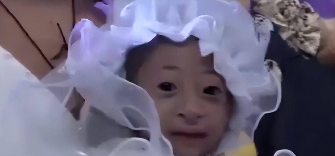 往常旁人嘲笑议论的时候,梁小小是根本不明白的,对这些议论也没有反应