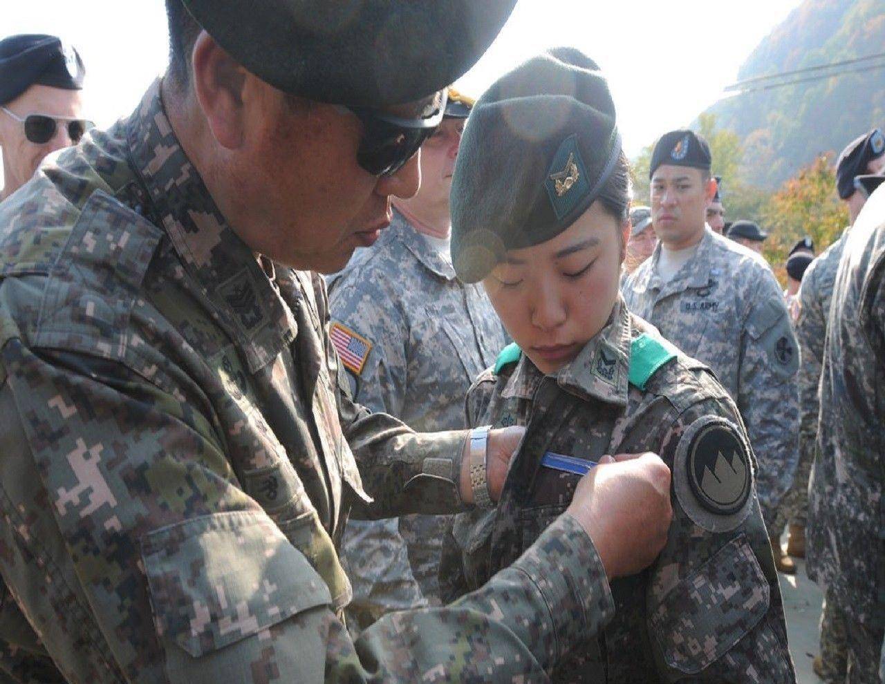 韩国空军女兵结婚当晚自杀