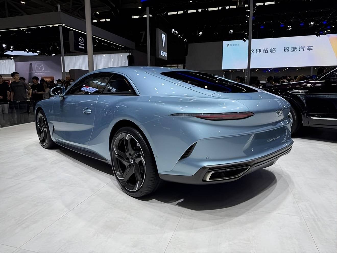 展示全新设计语言 宾利mulliner batur粤港澳车展首发