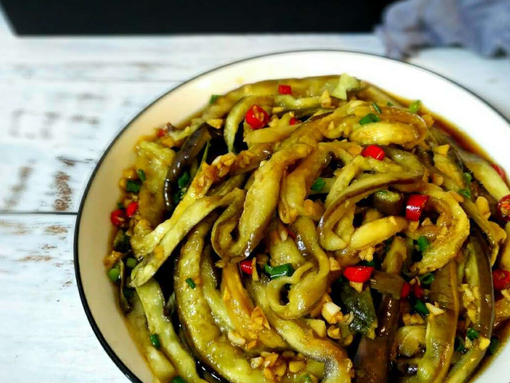 清肠排毒,嫩肤养颜,隔三差五吃,省了化妆品_茄子_营养_功效