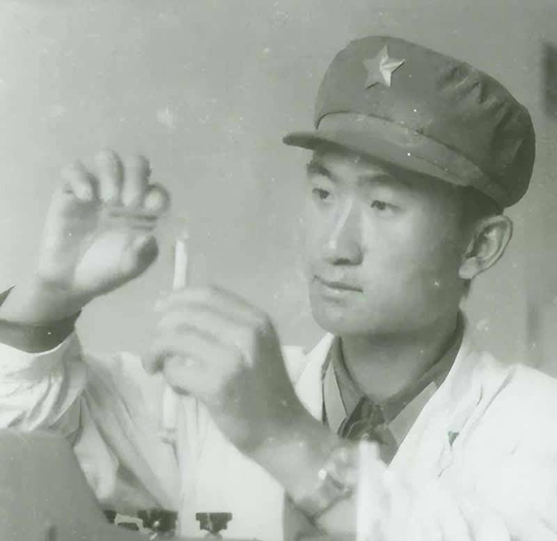 王健林的父亲:军人出身,活了101岁,百岁生日时王健林为他祝寿_王义全