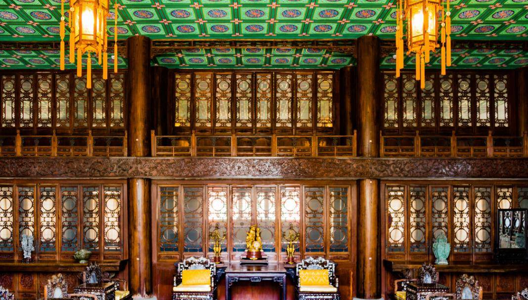 中国"第一豪宅"恭王府,一颗原木27亿,9个足球场大,三绝一宝_建筑_和 