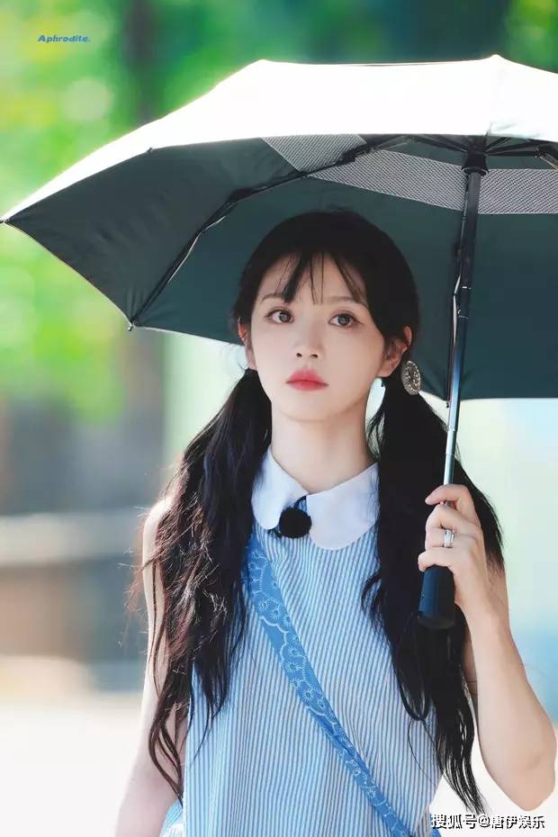 田曦薇综艺花絮曝光,双马尾蓝衣娇俏似少女,夏日清凉感十足!