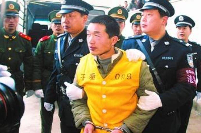 他19年前发明"智能木马",杀害17人,后因一句话放走第18人_黄勇_幻想