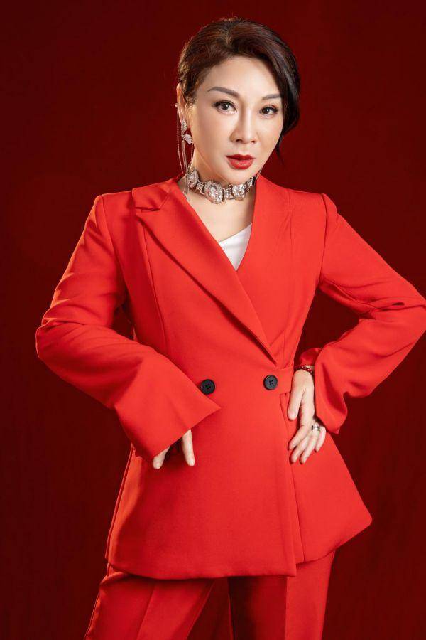 童颜教主徐楠——保持好身材,穿搭简约又舒适,还不失高级感