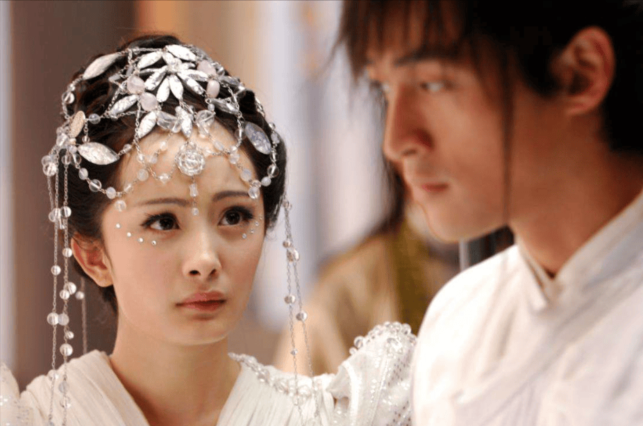 杨幂父母现身苏州看楼盘,杨母穿紧身裙拎爱马仕,身材比女儿还绝