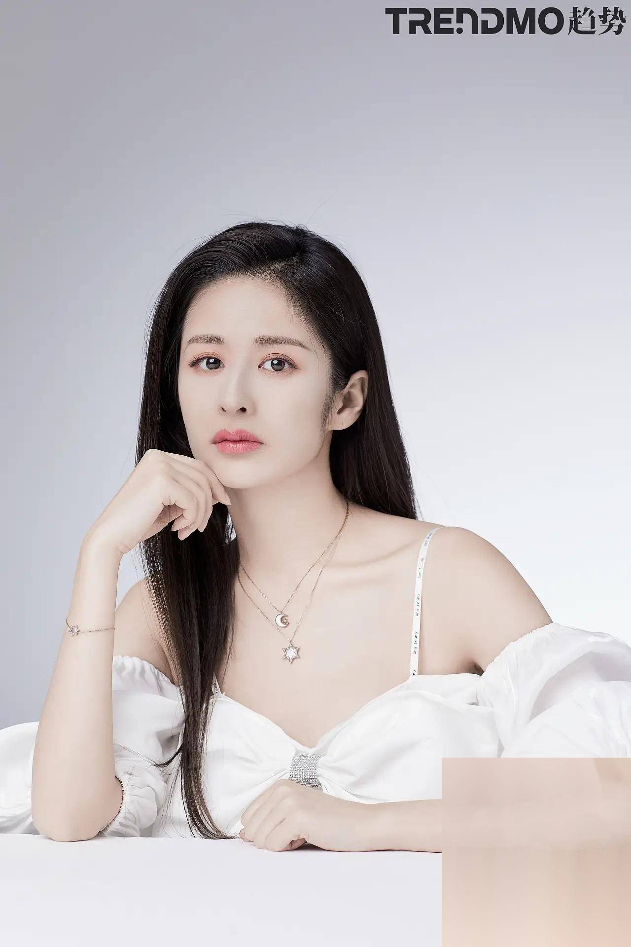 [颖儿写真大揭秘,真正的人间极品尤物,美貌与魅力并存!