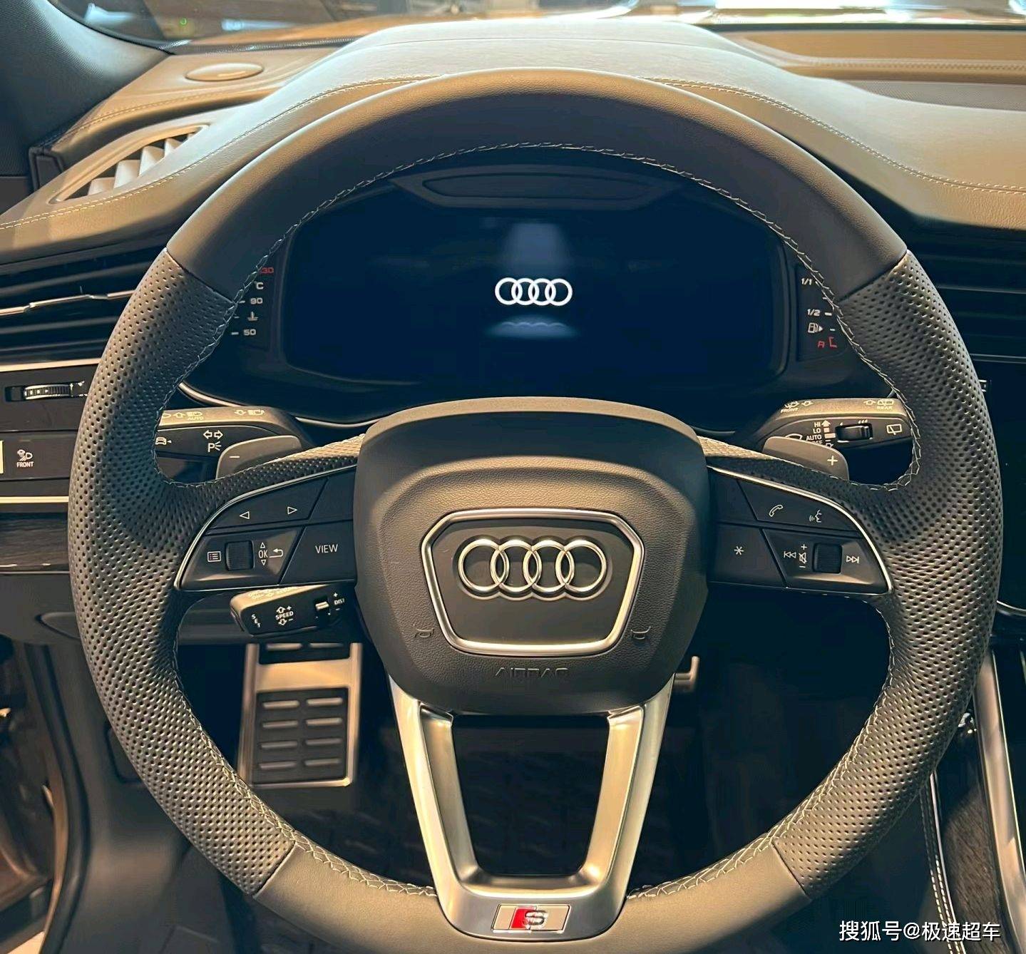 全新奥迪q8以其独特的设计,豪华的内饰,先进的科技配置以及卓越的驾驶