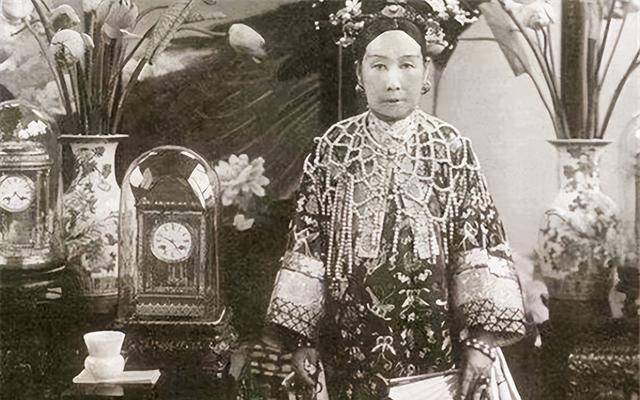 被美国博物馆珍藏至今,这才是她真实模样_皇帝_咸丰_清朝