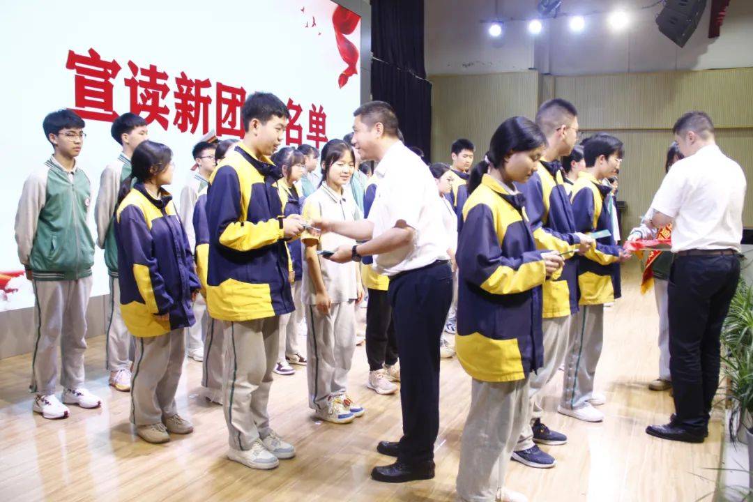 青春荣光 团旗飘扬——迪涛学校中学部举行入团仪式