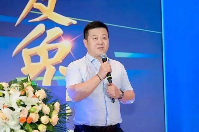 黄小伟旺季临阵辞职，月兔空调千万套梦想成行业笑柄-家电圈官网