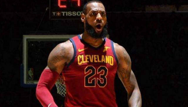 艾弗森身高仅1米83,却四次摘得得分王头衔,并获得过mvp殊荣,这实属靠