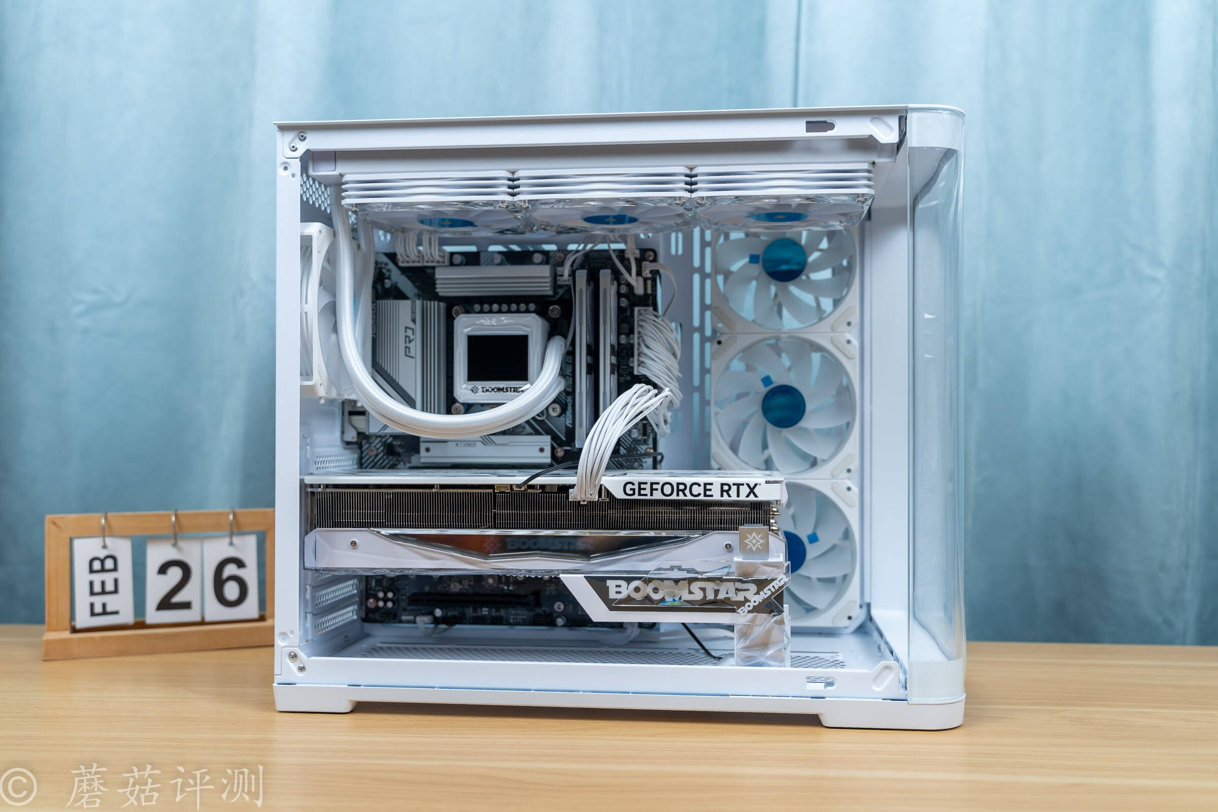 稍微弯曲一点点,视觉观感提升不止一点,先马轨迹海景房机箱 体验评测