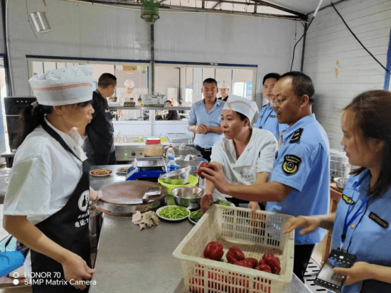 金堂县强化建筑工地食堂食品安全管理水平