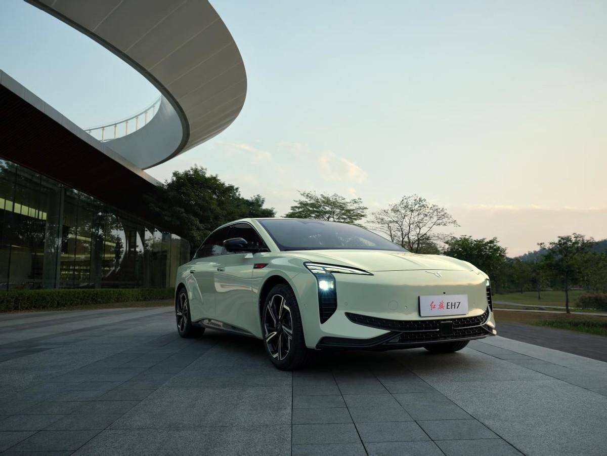 eh7作为红旗的纯电豪华轿车,从多个角度满足了用户对于高端电动汽车的