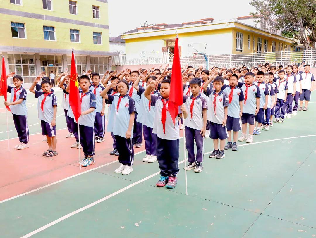 开远行知学校小学部少先队入队仪式