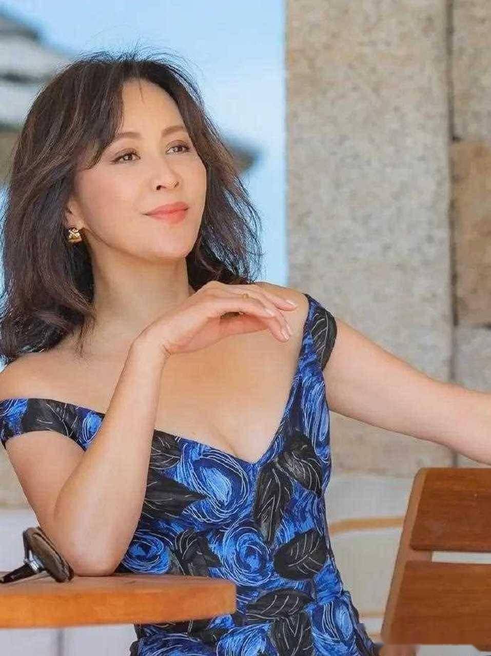58岁刘嘉玲,魅力无限的性感女神!
