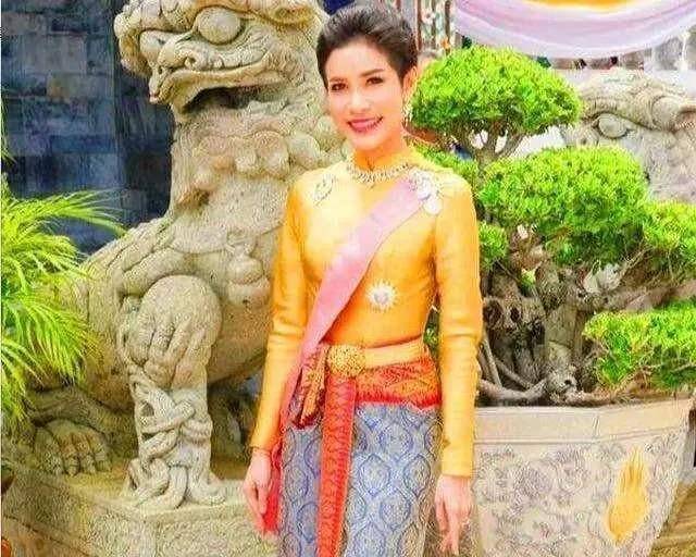 泰国国王恢复王妃诗妮娜王室头衔,这场王室情感纠葛会走向何处