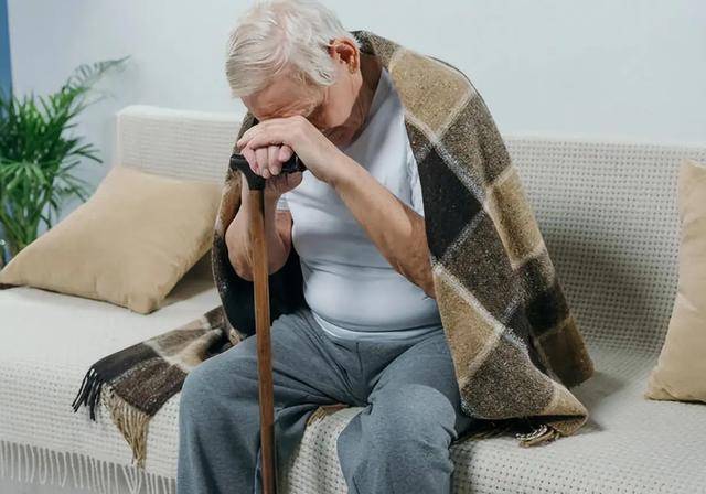 "老年痴呆"有哪些征兆?提醒:10个早期症状,过了50岁,要上心