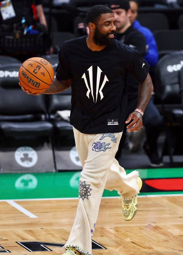 根据最新一期"mind the game"播客的报道,詹姆斯告诉jj-雷迪克,在看到