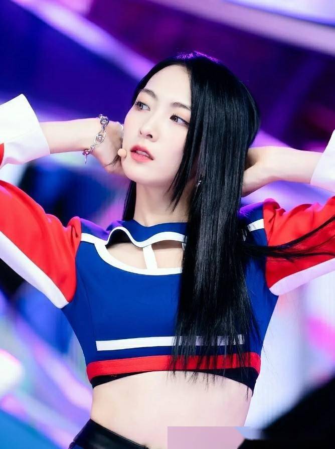 女神姜智英,美貌与智慧并存,35岁依旧惊艳四座,这谁顶得住!