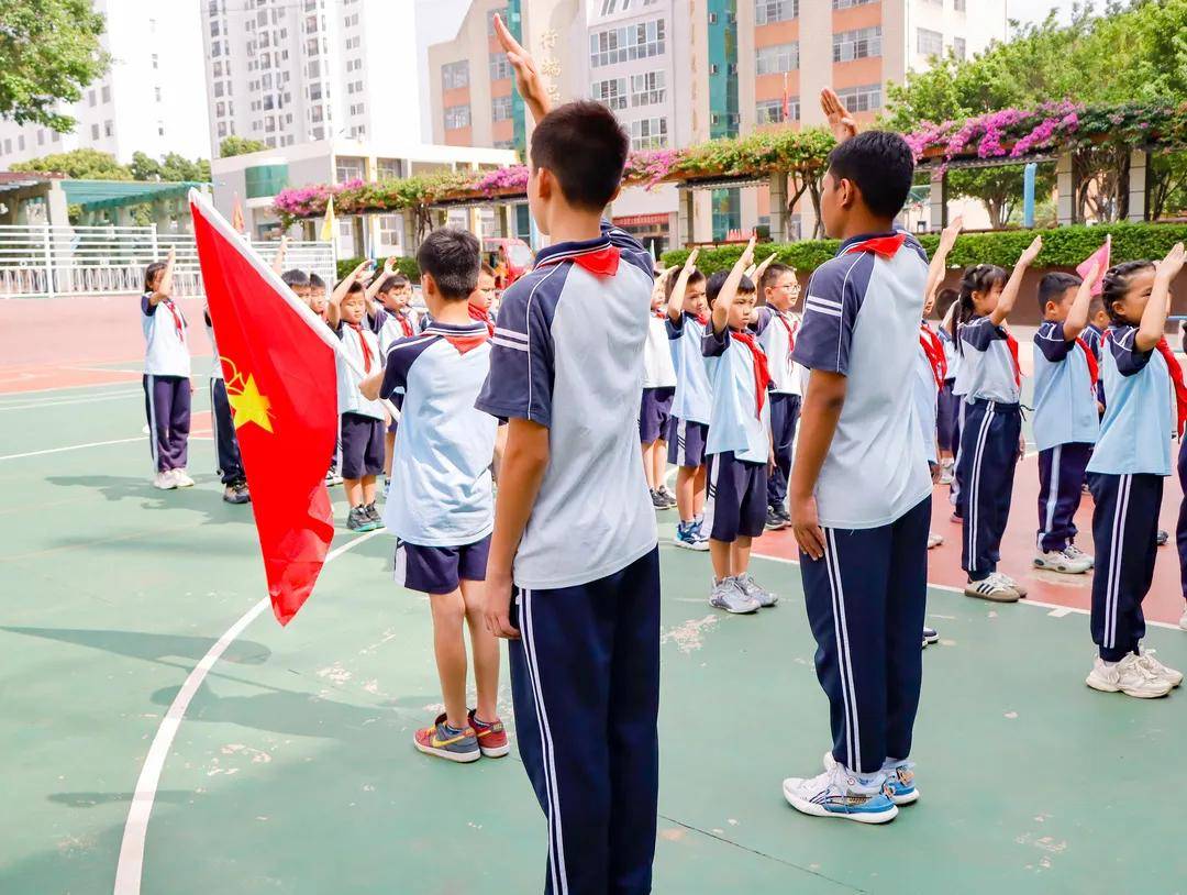 开远行知学校小学部少先队入队仪式