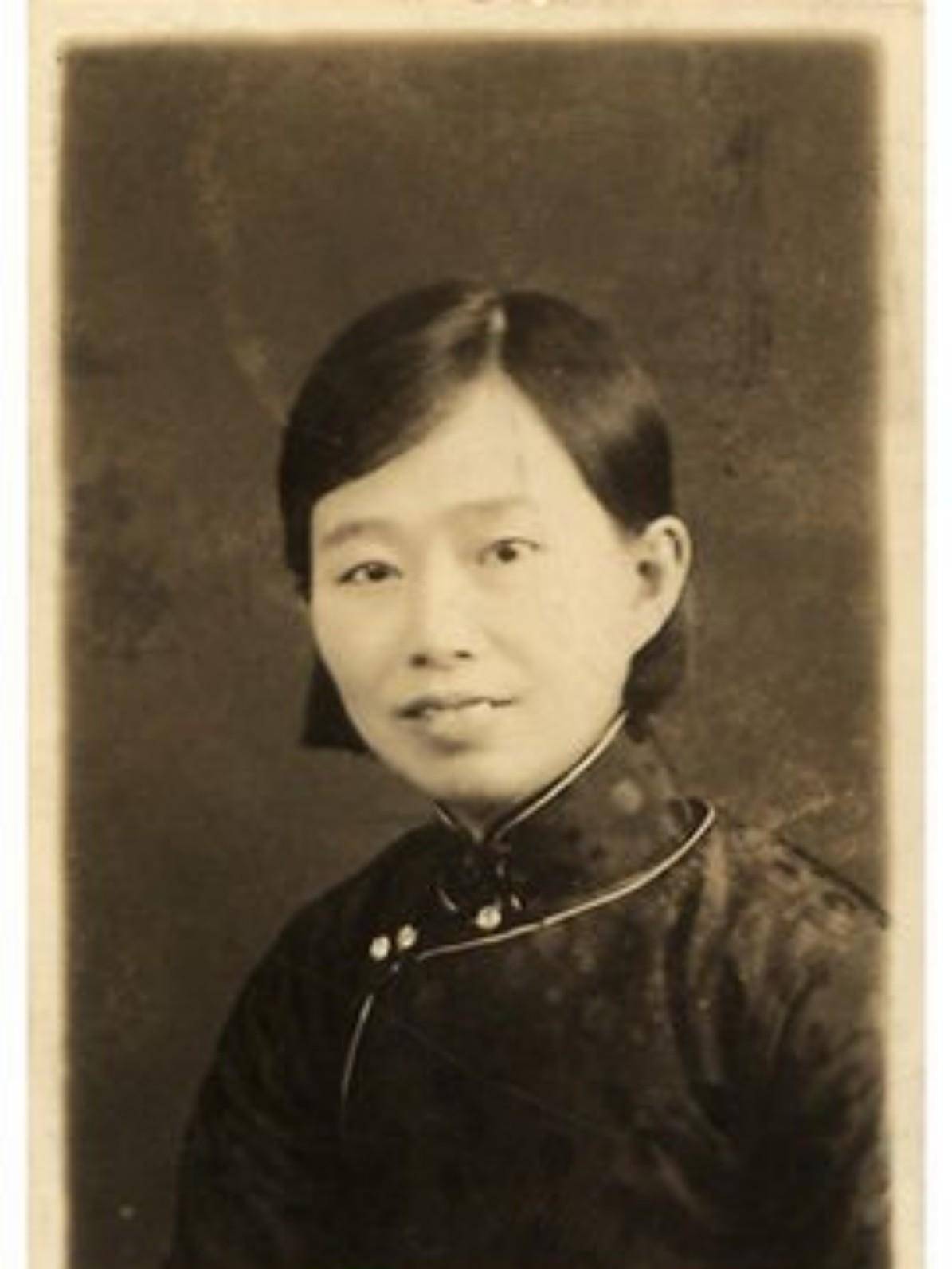 她是无数少男心中的女神,17岁的美少女,百年后发现她却是男儿身