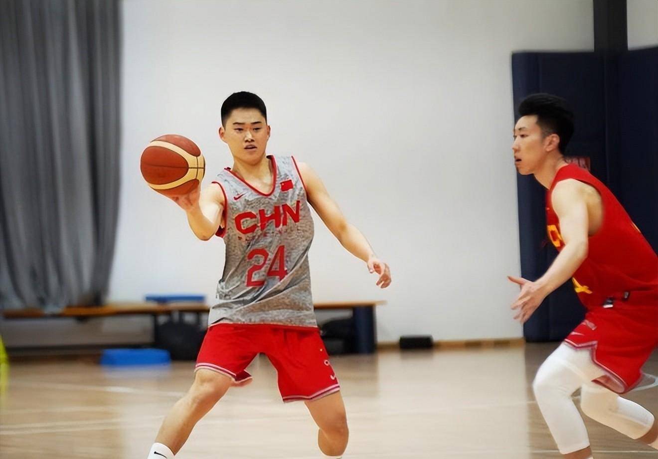 进不了校队的留欧天才,身高1米8的赵维伦为何成为中国男篮希望?