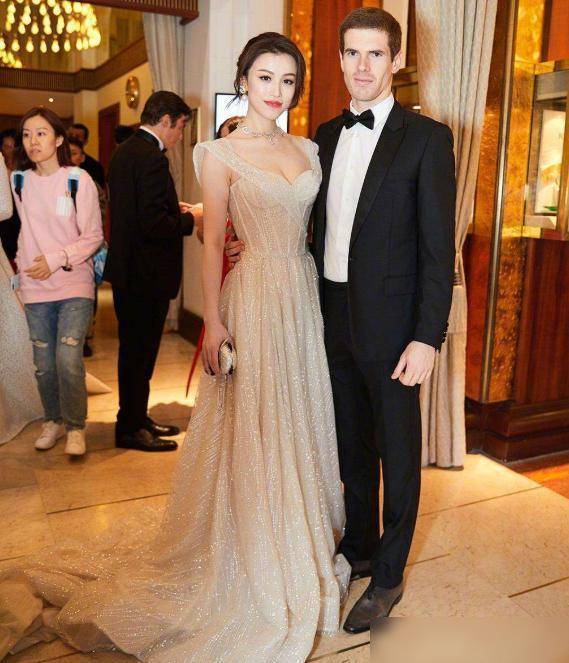 离婚多年之后,刘翔还是原来的刘翔,而葛天却早已脱胎换骨!