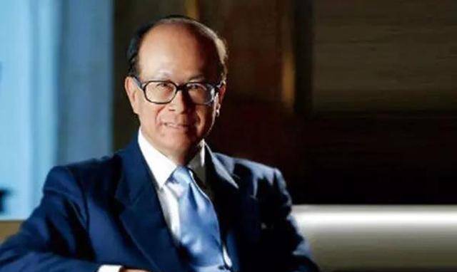 "中国首富"李嘉诚现年91岁,至今只有两个儿子,现状如何