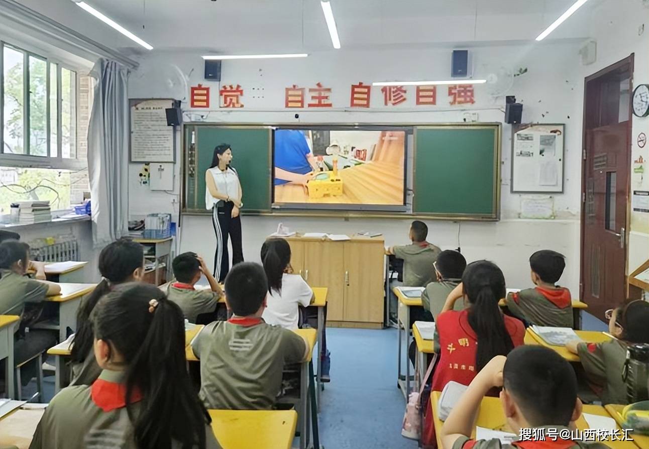 太原杏花岭区坝陵桥小学学子观科普视频 揭科学奥秘