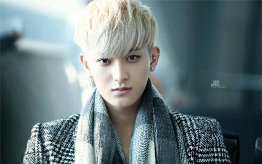 黄子韬表率拒绝"娘炮",脱下上衣大秀肌肉纹身,坦言就是干