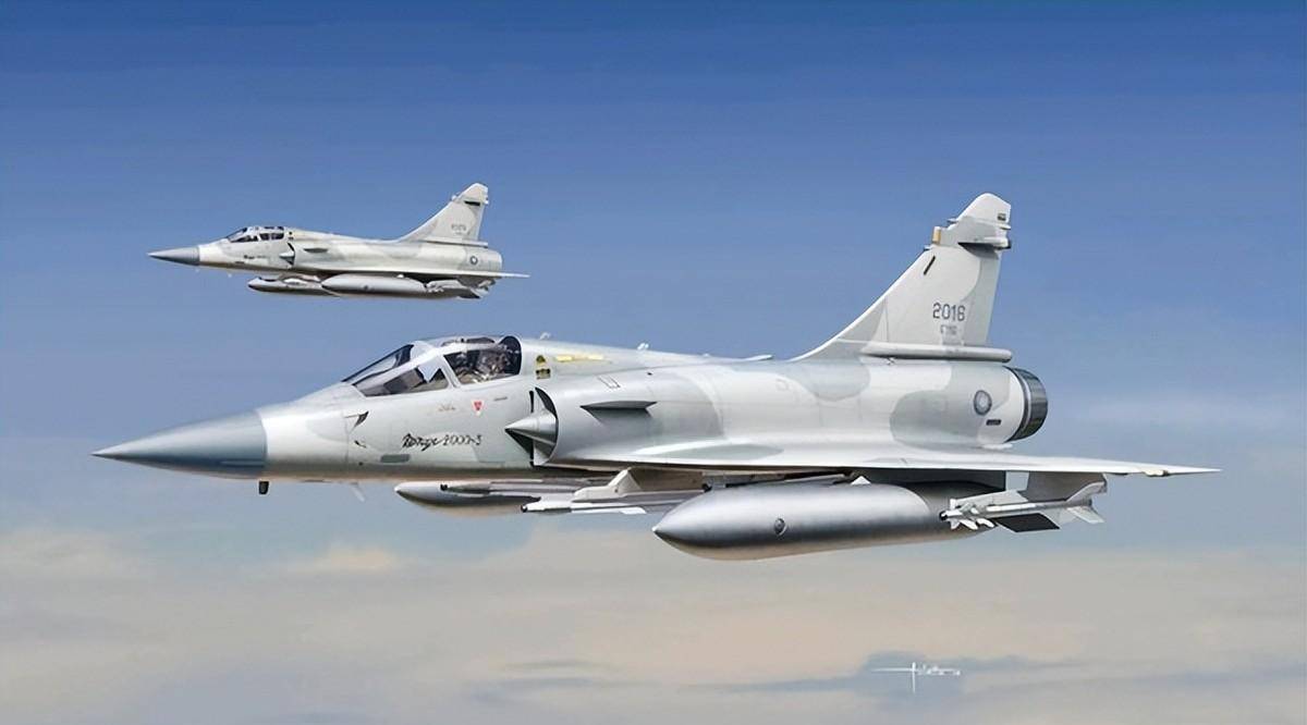 中国试飞员驾驶西方3代机后,一番话让沈飞总师震撼