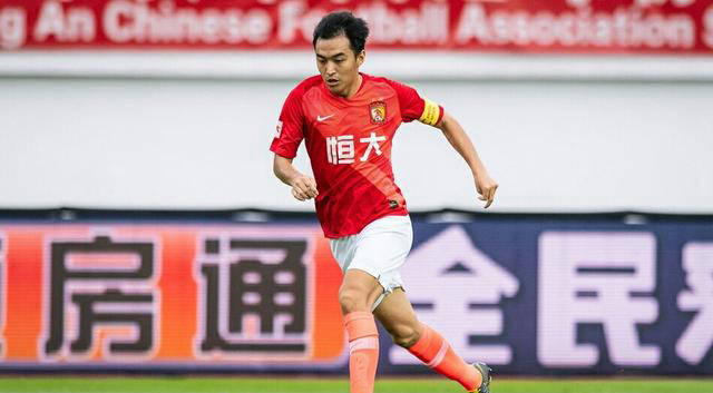 中国足坛巨变:国脚冯潇霆宣布退役,感怀绿茵岁月