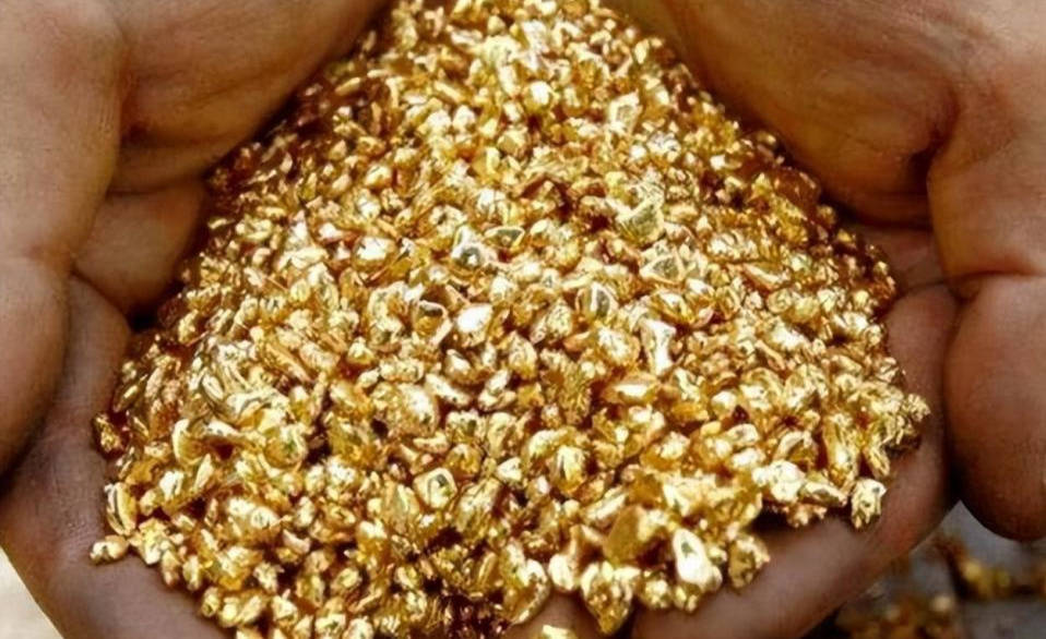 非洲的"黄金部落":酋长有80个老婆,就连女性的内衣都是镶金的_加纳